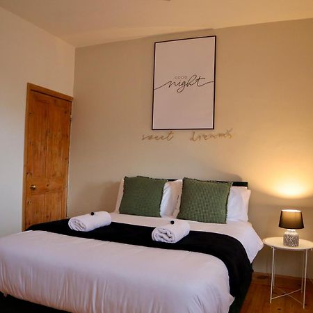 Cosy 5Bed 2Bath Well Equipped House In Coventry City Near Amenties Makes Great Digs, Wi-Fi, On Street Parking, Smart Tvs In Rooms, Coop Shop 2Mins Walk Εξωτερικό φωτογραφία