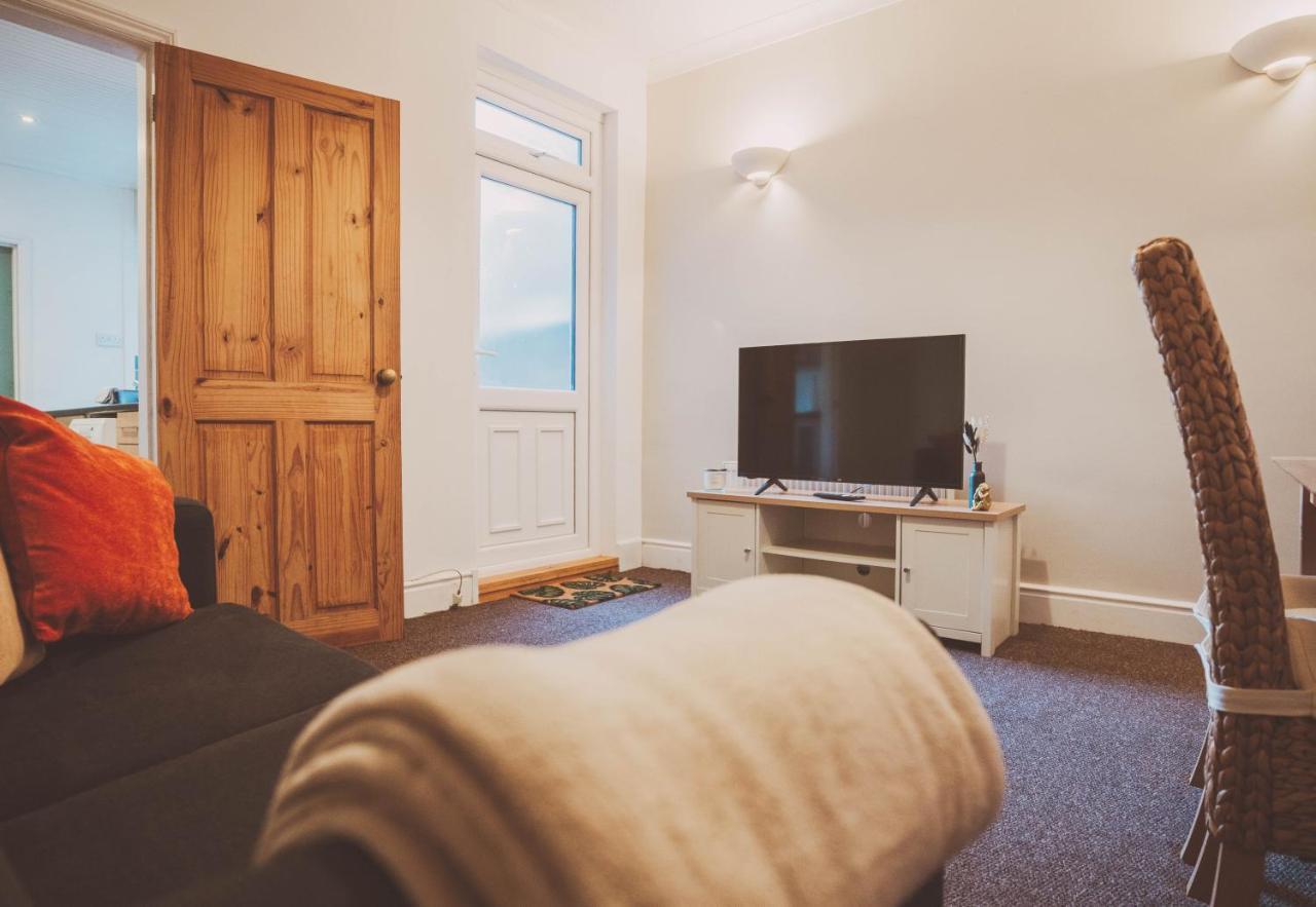 Cosy 5Bed 2Bath Well Equipped House In Coventry City Near Amenties Makes Great Digs, Wi-Fi, On Street Parking, Smart Tvs In Rooms, Coop Shop 2Mins Walk Εξωτερικό φωτογραφία