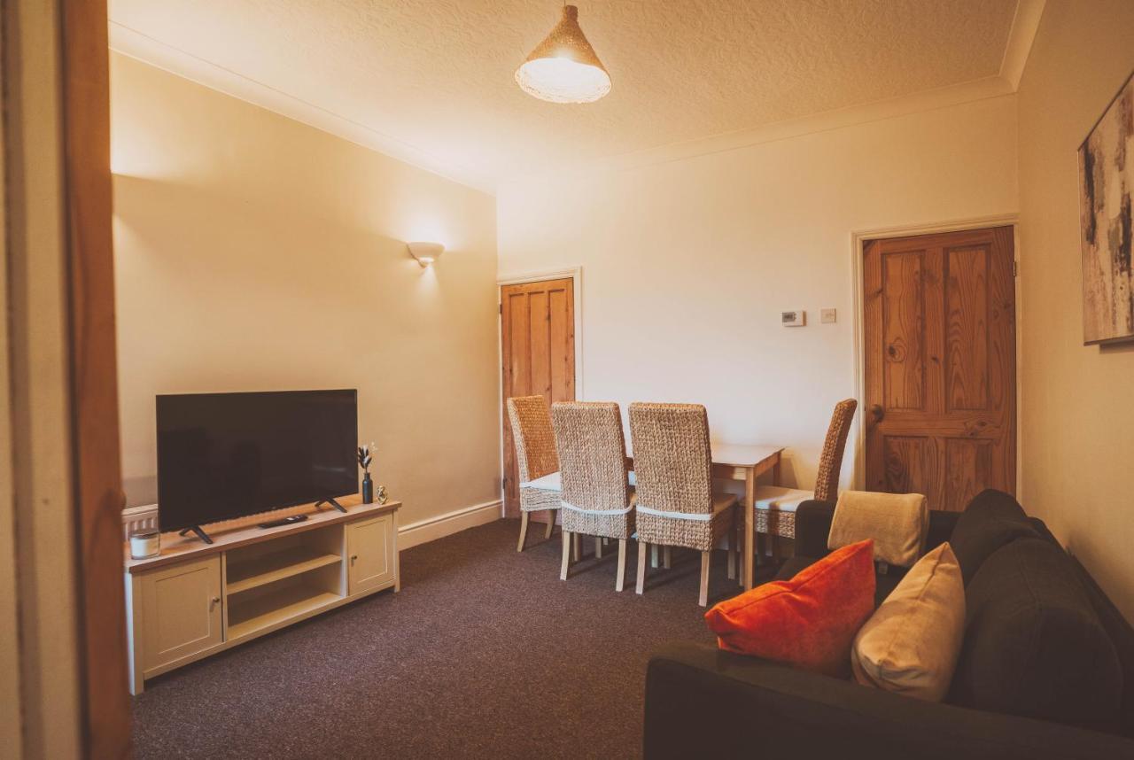 Cosy 5Bed 2Bath Well Equipped House In Coventry City Near Amenties Makes Great Digs, Wi-Fi, On Street Parking, Smart Tvs In Rooms, Coop Shop 2Mins Walk Εξωτερικό φωτογραφία