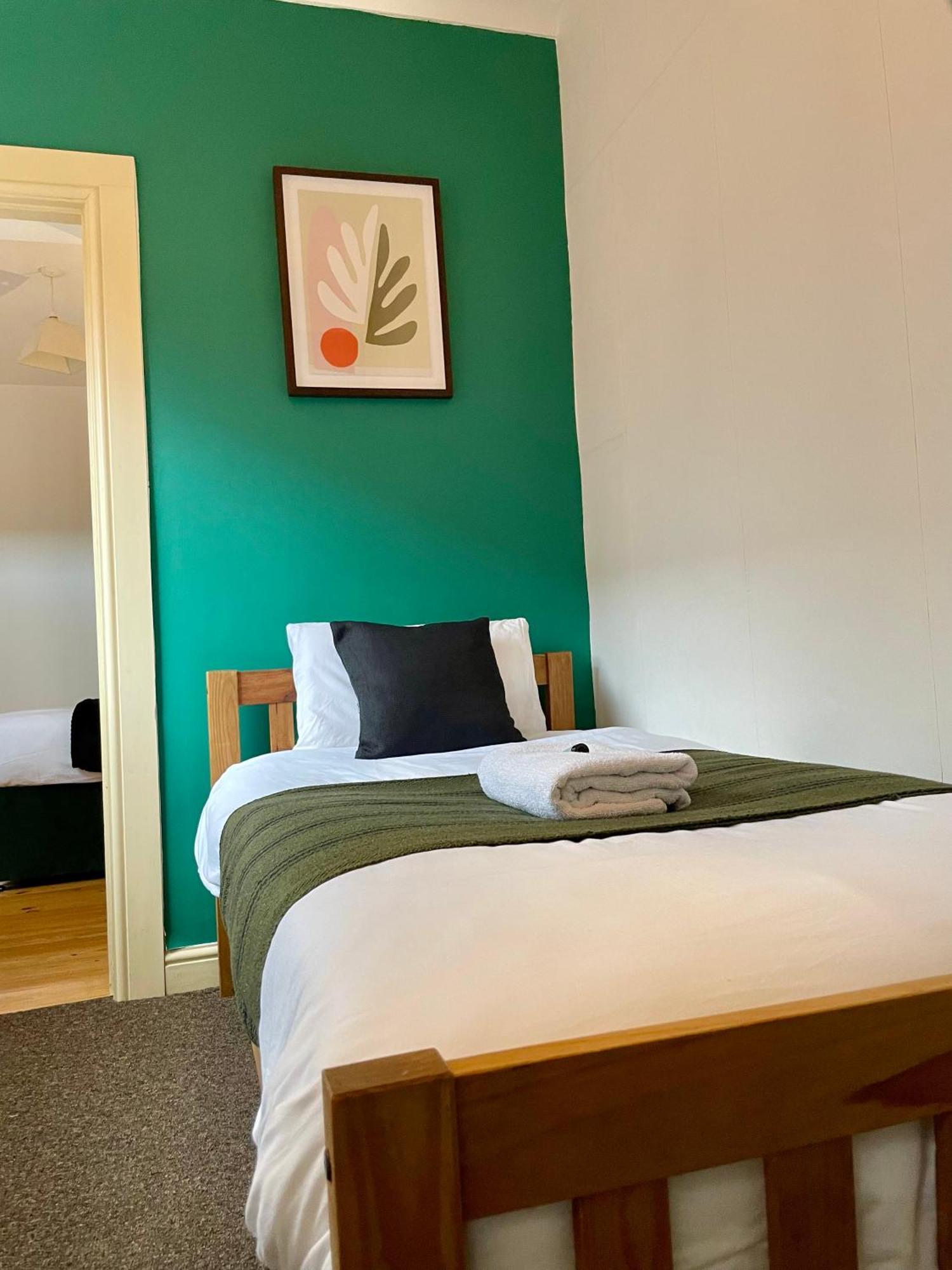 Cosy 5Bed 2Bath Well Equipped House In Coventry City Near Amenties Makes Great Digs, Wi-Fi, On Street Parking, Smart Tvs In Rooms, Coop Shop 2Mins Walk Εξωτερικό φωτογραφία