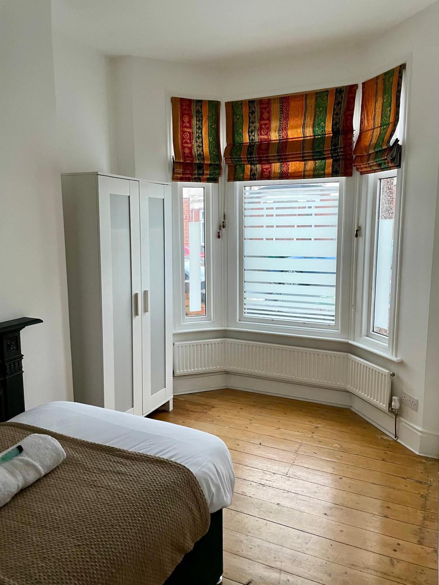 Cosy 5Bed 2Bath Well Equipped House In Coventry City Near Amenties Makes Great Digs, Wi-Fi, On Street Parking, Smart Tvs In Rooms, Coop Shop 2Mins Walk Εξωτερικό φωτογραφία